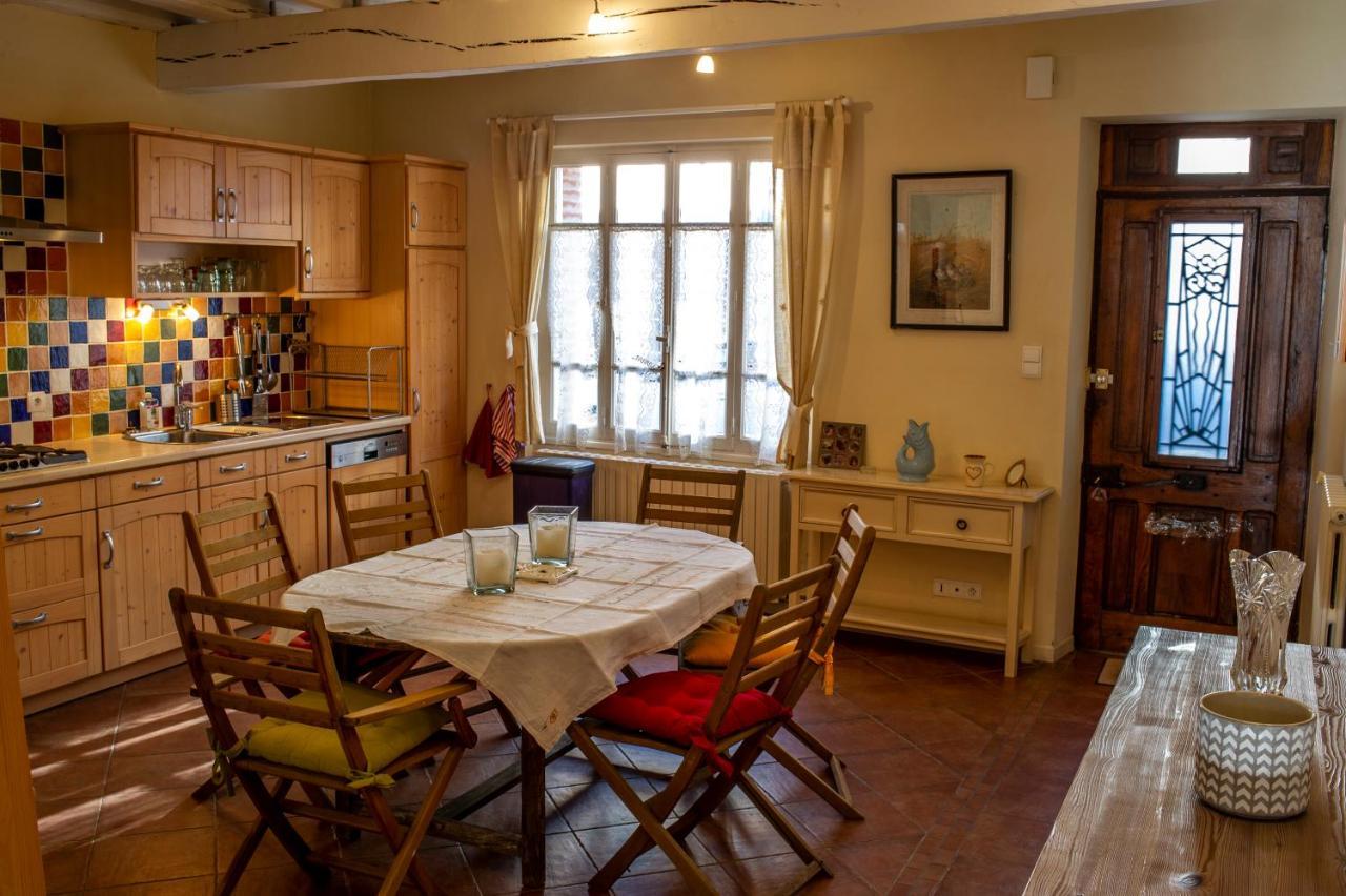 ¨Gite Du Cafe Suquet Giroussens Exterior foto